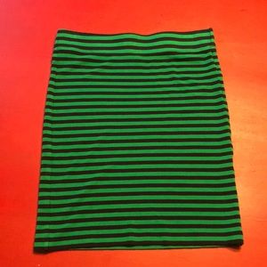 Hi-Line medium fitted skirt